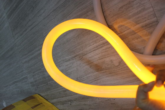 Vente à chaud décoratif jaune 24v 360 degrés rondes LED néon lumières flexibles