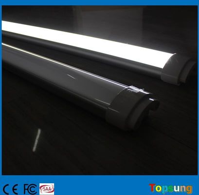 5 pieds 150 cm LED Lumière linéaire Tri-proof 2835smd Avec l'approbation CE ROHS SAA