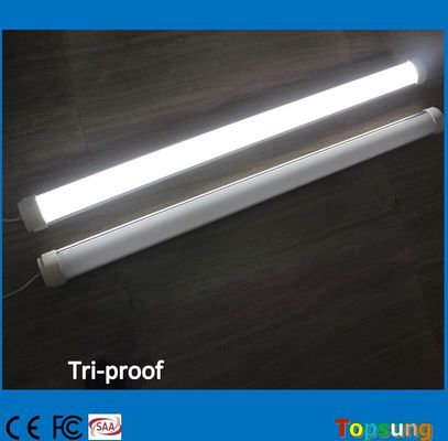 Lumière linéaire à LED triproof de haute qualité en alliage d'aluminium avec couvercle PC