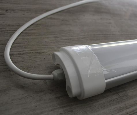 Lumière linéaire à LED triproof de haute qualité en alliage d'aluminium avec couvercle PC