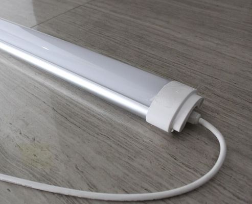 Incroyable lumineux 5f 60w alliage d'aluminium avec PC couverture imperméable à l'eau Ip65 tri-proof LED lumière linéaire pour les pièces
