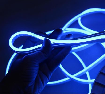 Mini émetteur de silicone latérale étanche à l'eau extérieure 12v LED néon flexible bande d'éclairage 6mm bleu
