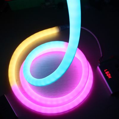 Lumière LED extérieure multicolore imperméable à l'eau IP65 RGB LED décoration LED néon flex 360 degrés bandes