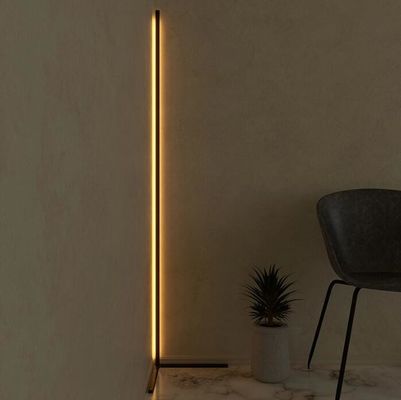 Lampe de sol à LED linéaire blanche chaude de 140 cm de style européen